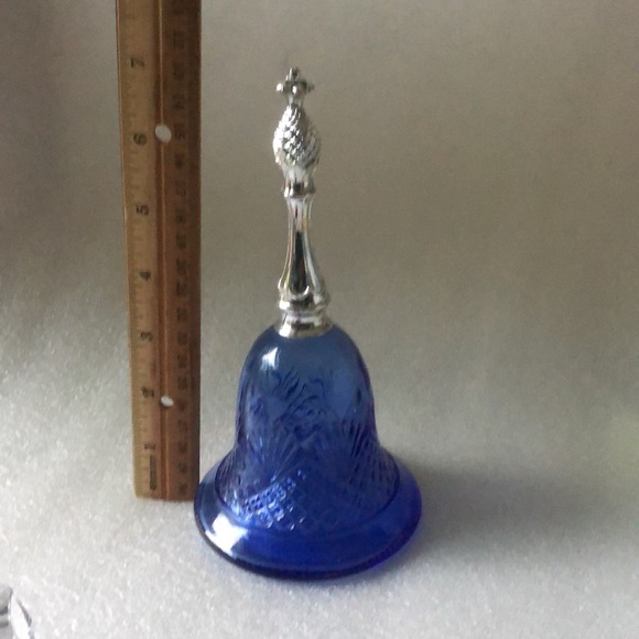 Vintage 1976 Avon blue bell perfume bottle - Picture 5 of 8